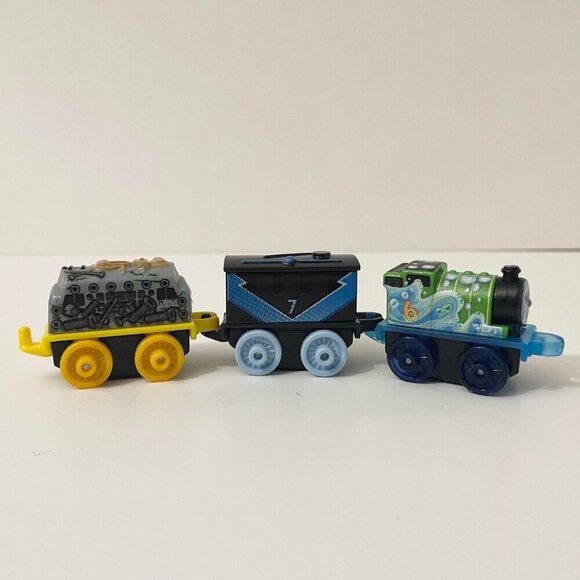 Lot of 9 Fisher Price Thomas and Friends Minis Train Engines - Picture 6 of 16